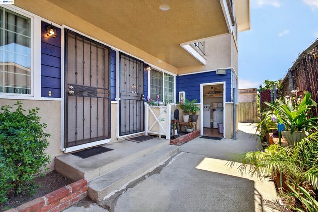2318 Lowell Avenue, Richmond, CA 94804