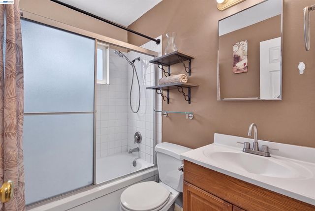 2318 Lowell Avenue, Richmond, CA 94804
