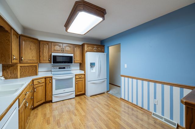 4601 Fairview Drive, Pleasant Hill, IA 50327