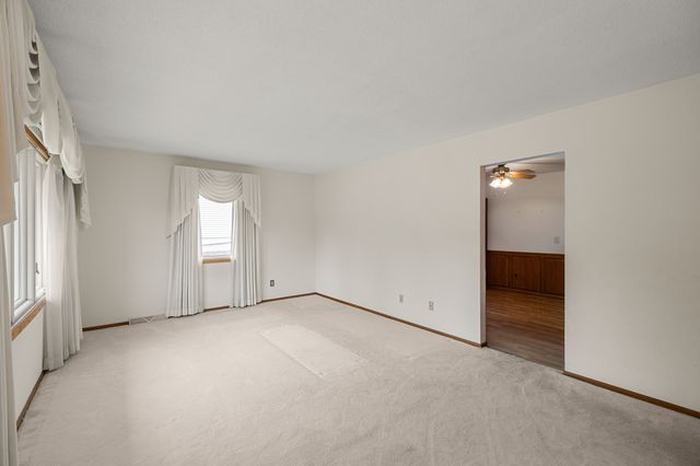 4601 Fairview Drive, Pleasant Hill, IA 50327