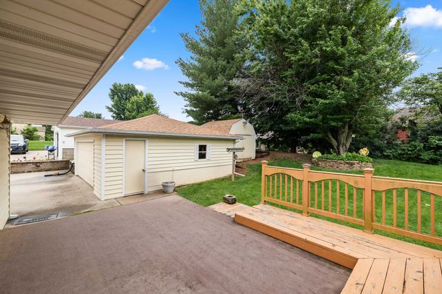 4601 Fairview Drive, Pleasant Hill, IA 50327