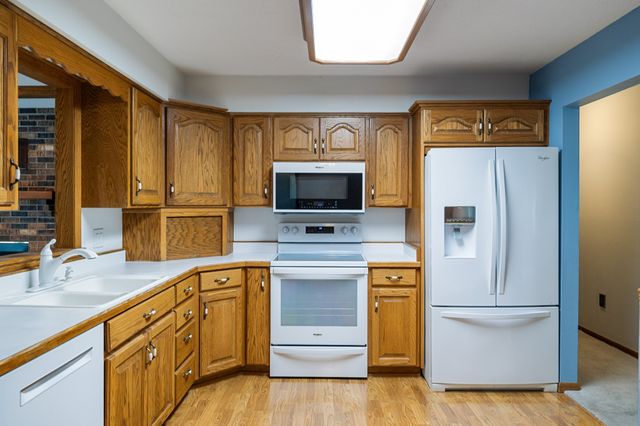 4601 Fairview Drive, Pleasant Hill, IA 50327