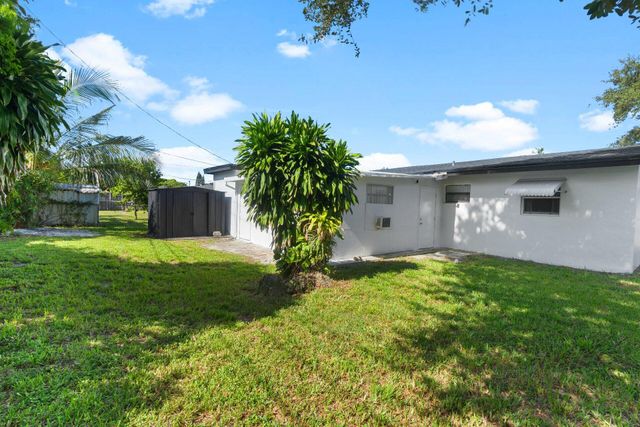 2220 N 57th Terrace, Hollywood, FL 33021