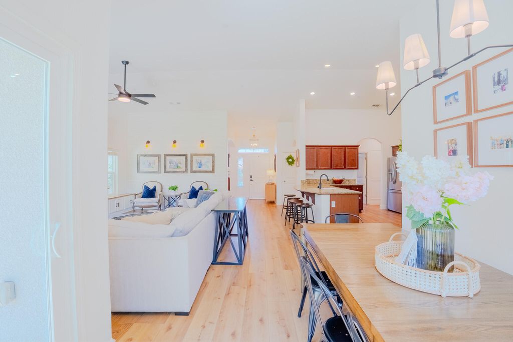 Image 20 of property listing at 433 Villa Cove Court, Tulare, CA 93274