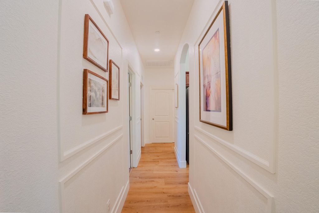 Image 21 of property listing at 433 Villa Cove Court, Tulare, CA 93274