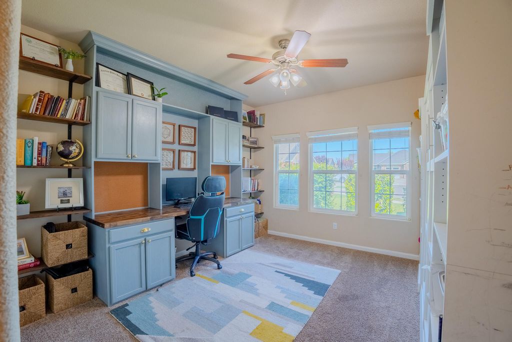 Image 22 of property listing at 433 Villa Cove Court, Tulare, CA 93274