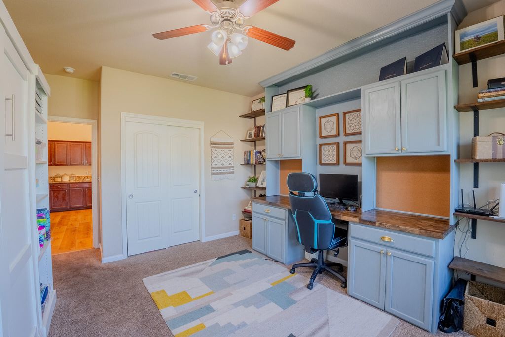 Image 23 of property listing at 433 Villa Cove Court, Tulare, CA 93274