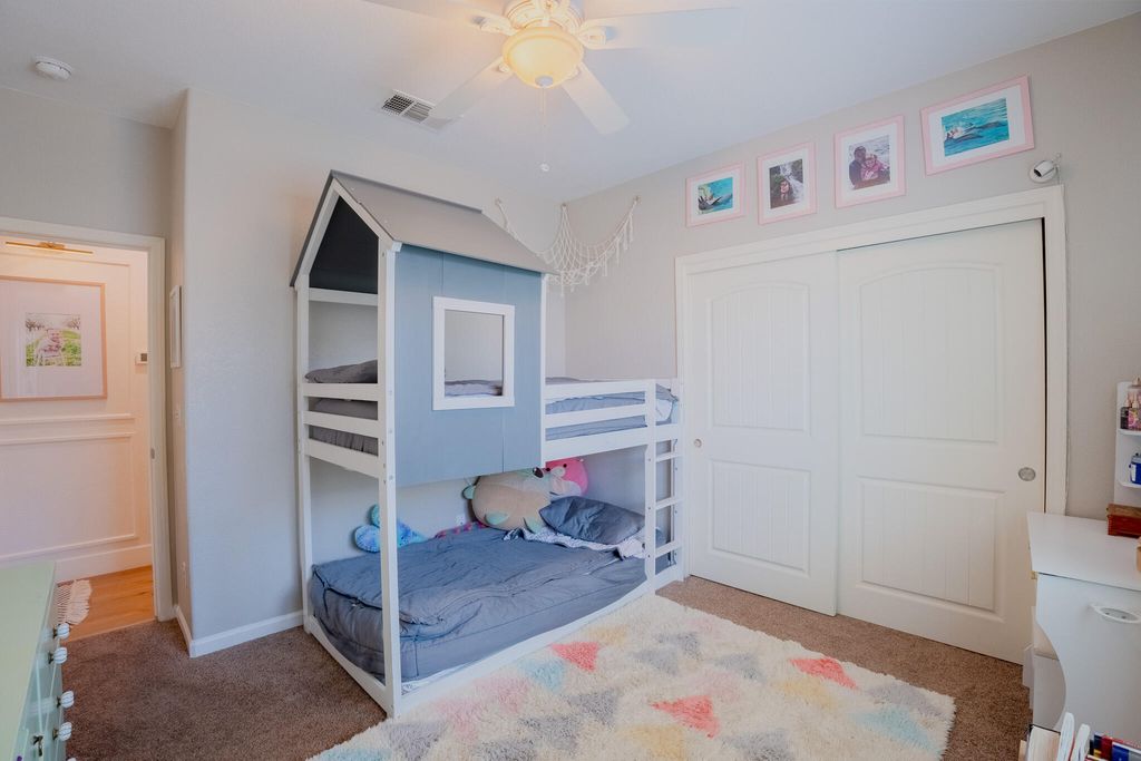 Image 27 of property listing at 433 Villa Cove Court, Tulare, CA 93274