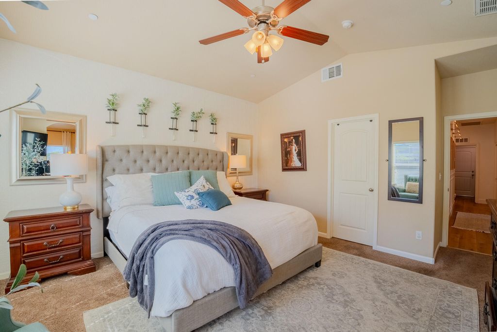 Image 33 of property listing at 433 Villa Cove Court, Tulare, CA 93274