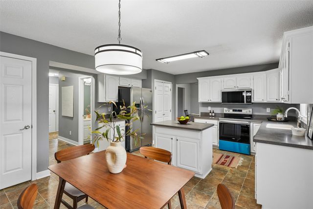 8114 Northview Drive, Urbandale, IA 50322