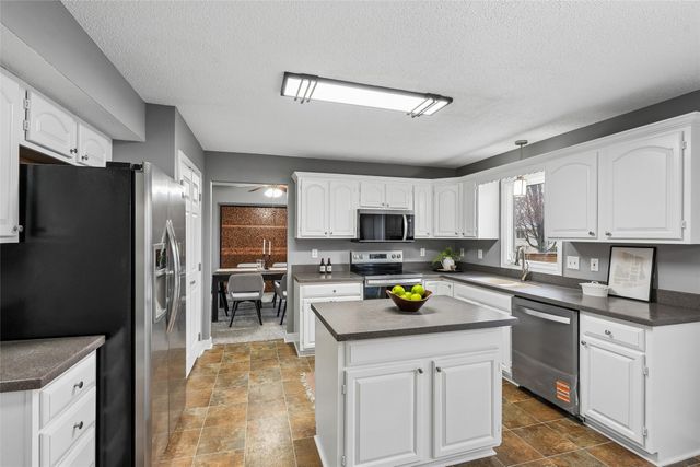 8114 Northview Drive, Urbandale, IA 50322