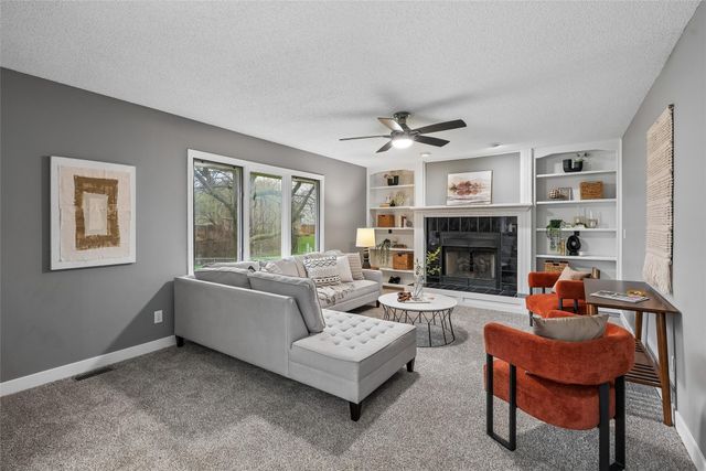 8114 Northview Drive, Urbandale, IA 50322