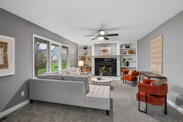 8114 Northview Drive, Urbandale, IA 50322