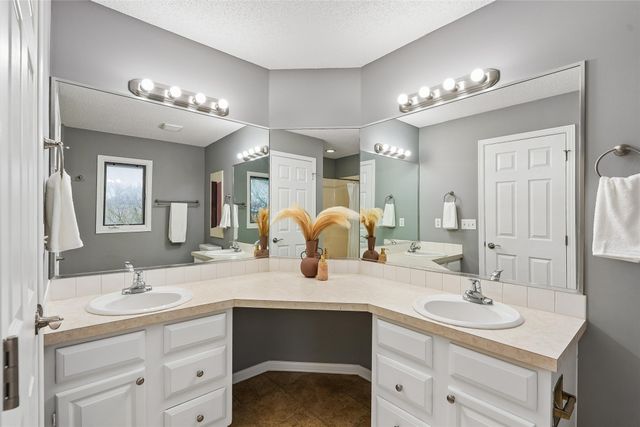 8114 Northview Drive, Urbandale, IA 50322