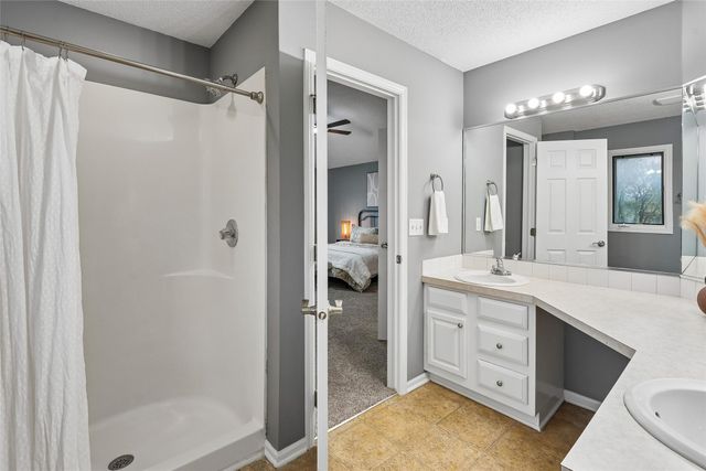 8114 Northview Drive, Urbandale, IA 50322