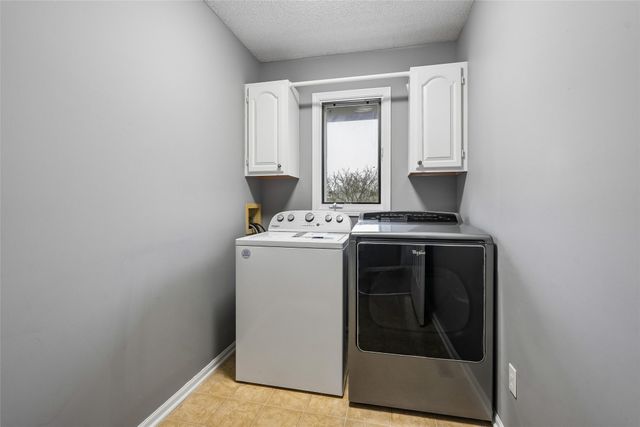 8114 Northview Drive, Urbandale, IA 50322