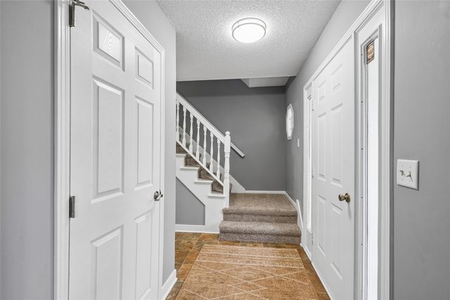 8114 Northview Drive, Urbandale, IA 50322