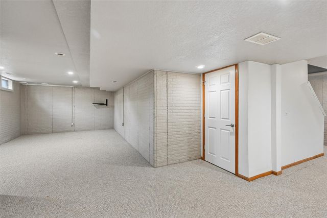 8114 Northview Drive, Urbandale, IA 50322