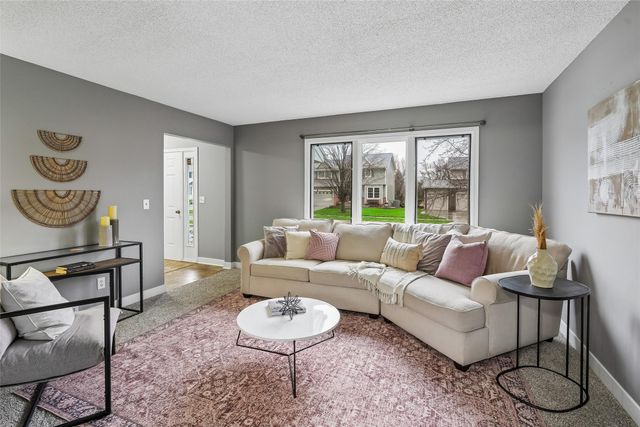 8114 Northview Drive, Urbandale, IA 50322