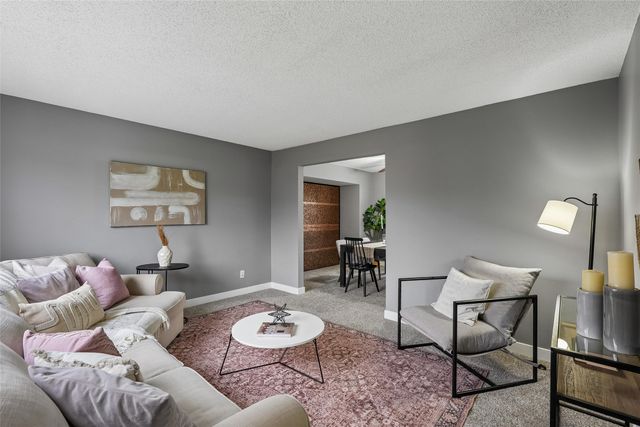 8114 Northview Drive, Urbandale, IA 50322