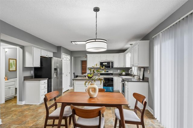 8114 Northview Drive, Urbandale, IA 50322