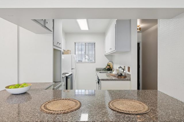 1425 Lakeside DR 201, Oakland, CA 94612