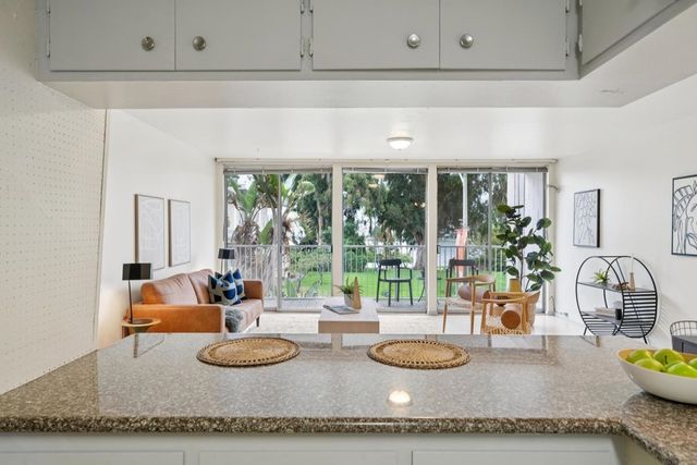 1425 Lakeside DR 201, Oakland, CA 94612