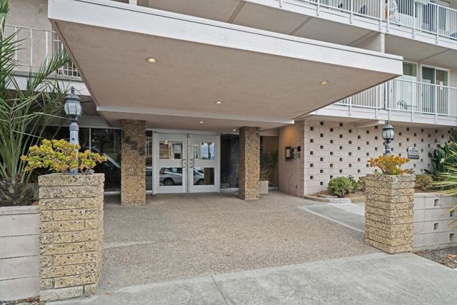 1425 Lakeside DR 201, Oakland, CA 94612