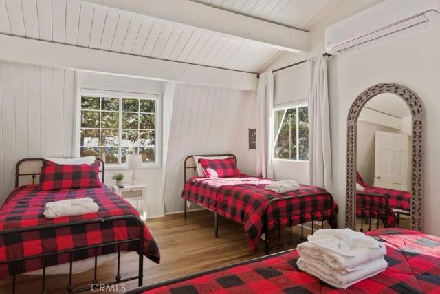 572 Douglas Street, Big Bear Lake, CA 92315