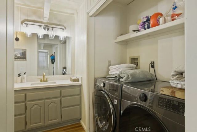 572 Douglas Street, Big Bear Lake, CA 92315