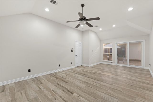 30 Crestview Trail, Houston, TX 77082