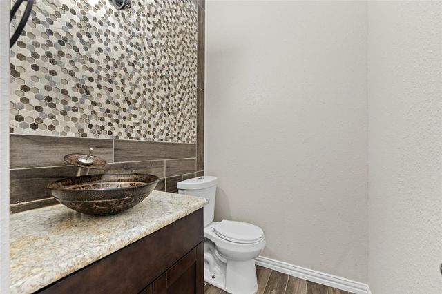 30 Crestview Trail, Houston, TX 77082