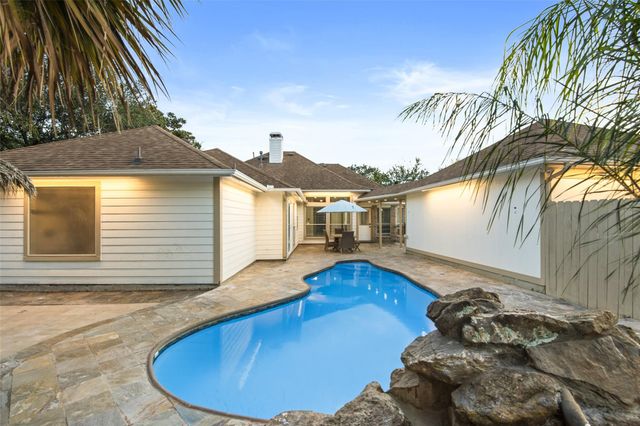 30 Crestview Trail, Houston, TX 77082