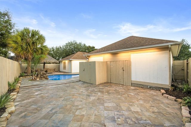 30 Crestview Trail, Houston, TX 77082