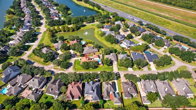 30 Crestview Trail, Houston, TX 77082