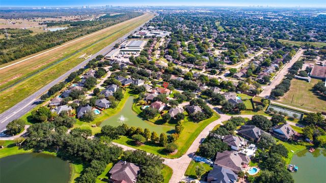 30 Crestview Trail, Houston, TX 77082