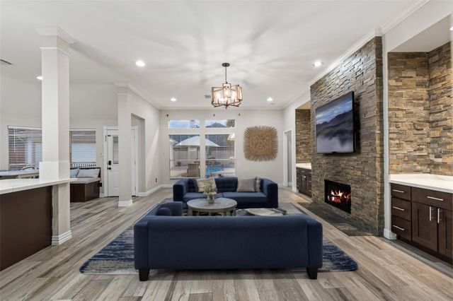 30 Crestview Trail, Houston, TX 77082