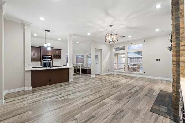 30 Crestview Trail, Houston, TX 77082