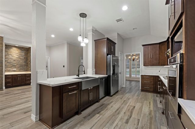 30 Crestview Trail, Houston, TX 77082