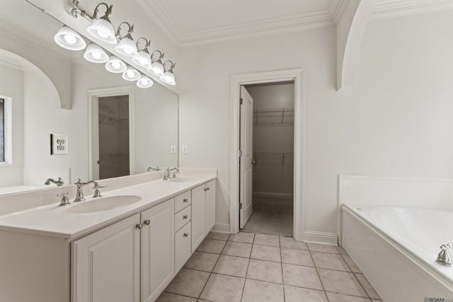 3306 Grassy Lake Dr, Baton Rouge, LA 70816