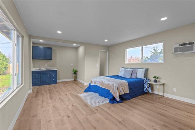 221 W Pearl Ave, Stockton, CA 95207