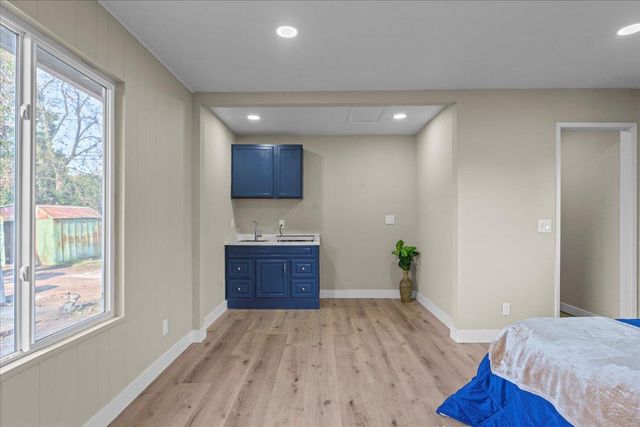 221 W Pearl Ave, Stockton, CA 95207