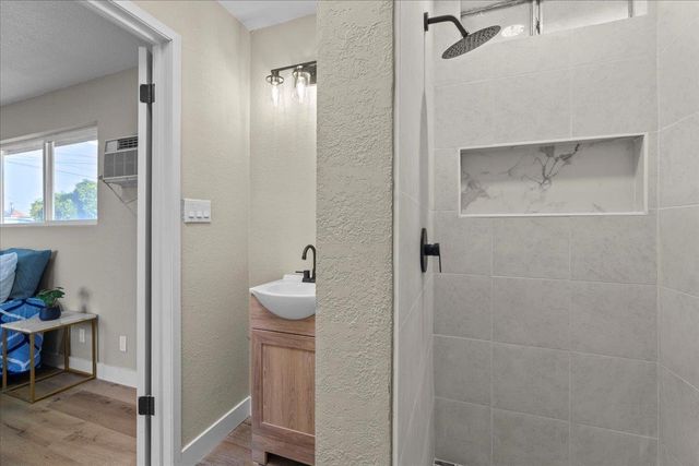 221 W Pearl Ave, Stockton, CA 95207