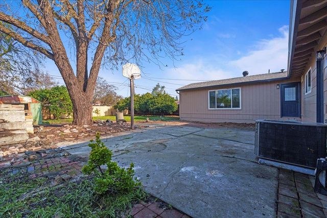 221 W Pearl Ave, Stockton, CA 95207