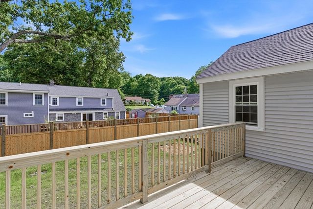 95 Circle Dr, Wrentham, MA 02093