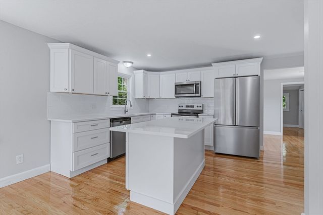 95 Circle Dr, Wrentham, MA 02093