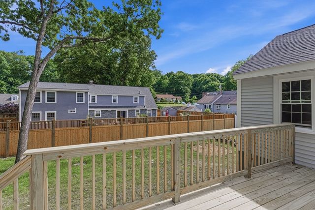 95 Circle Dr, Wrentham, MA 02093
