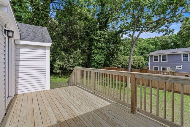 95 Circle Dr, Wrentham, MA 02093