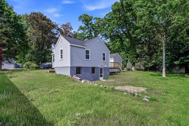 95 Circle Dr, Wrentham, MA 02093