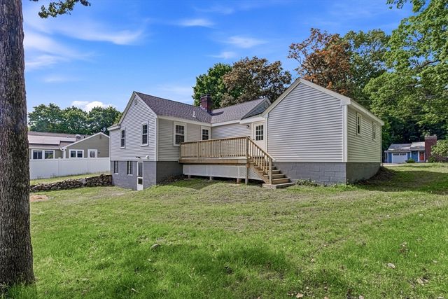 95 Circle Dr, Wrentham, MA 02093
